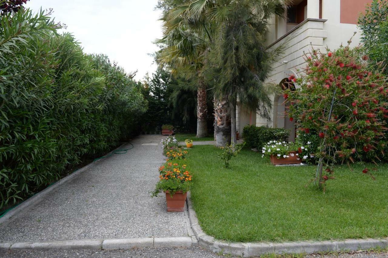 Casa Vacanze Oasi Felicita 노바시리마리나 외부 사진